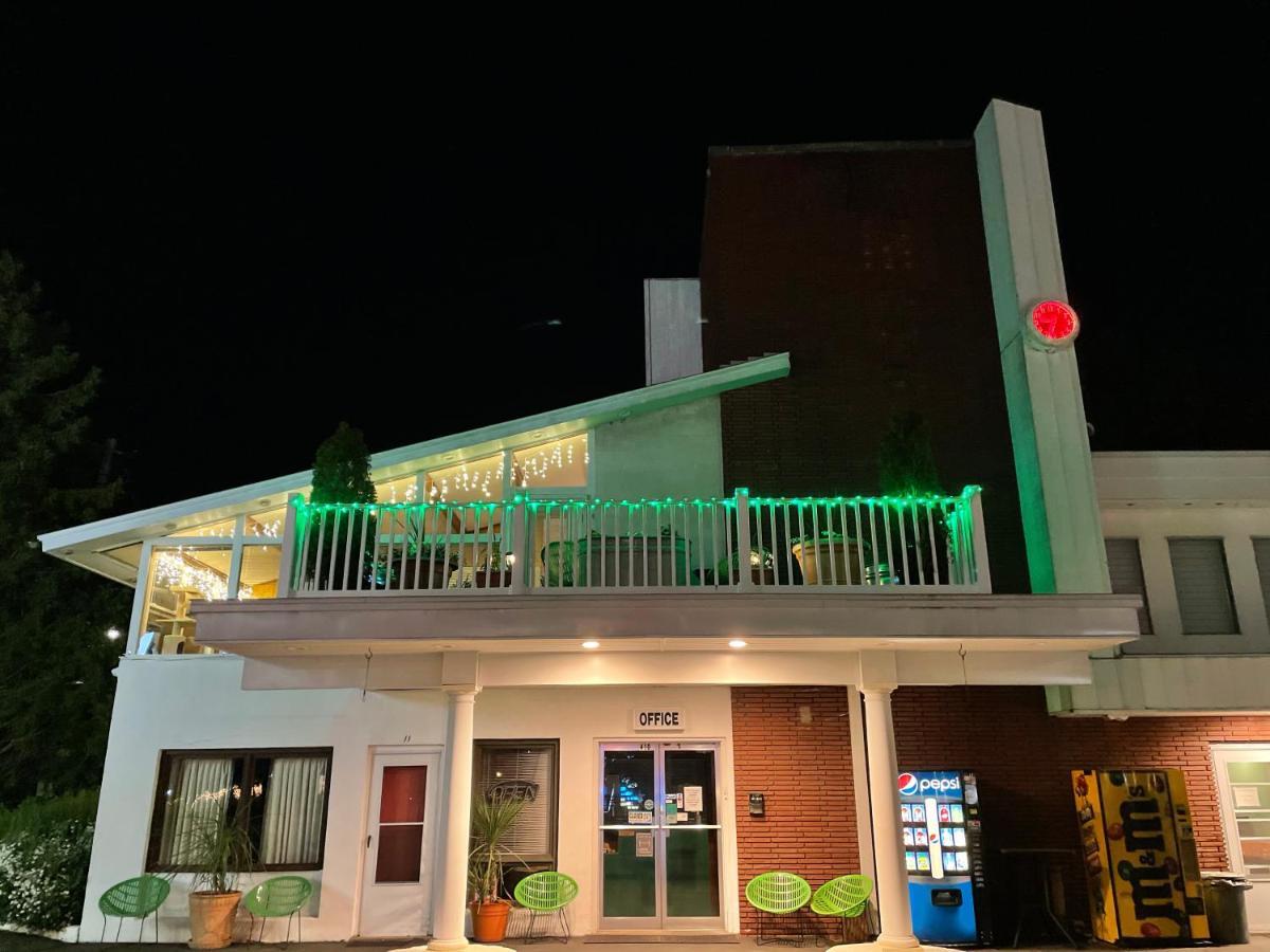 O'Sullivan'S Motel Lac George Extérieur photo