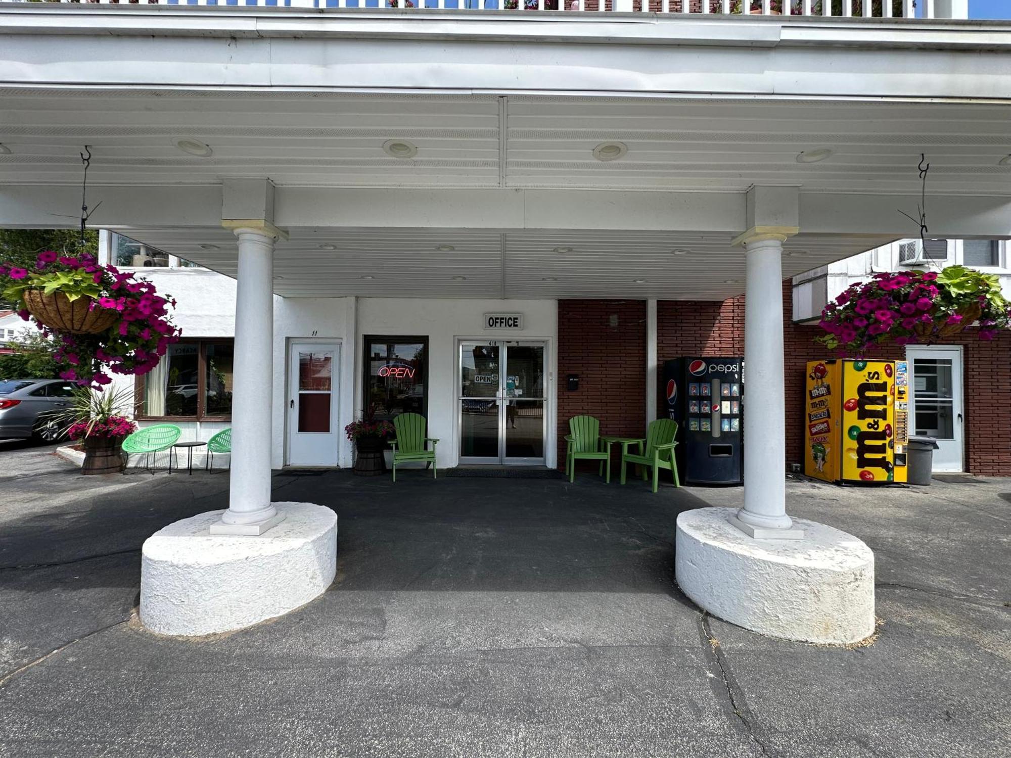 O'Sullivan'S Motel Lac George Extérieur photo