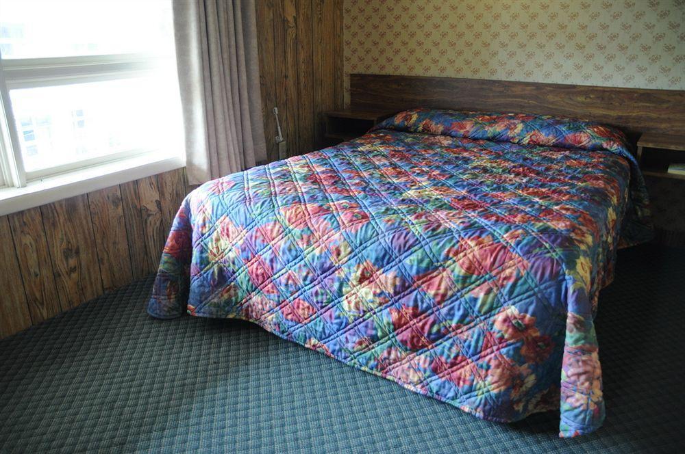 O'Sullivan'S Motel Lac George Extérieur photo