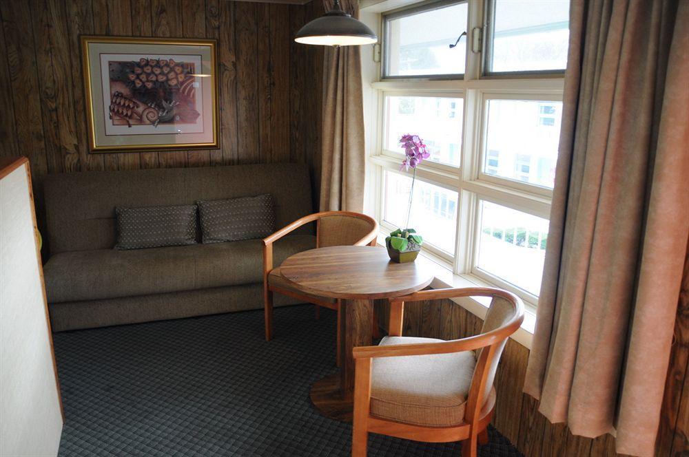 O'Sullivan'S Motel Lac George Extérieur photo