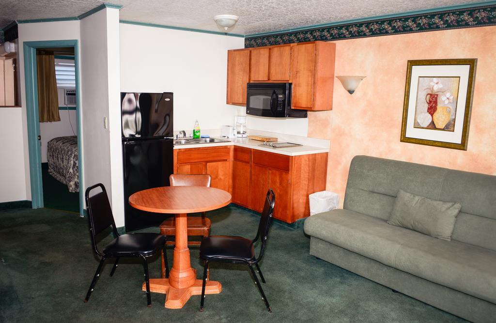 O'Sullivan'S Motel Lac George Chambre photo