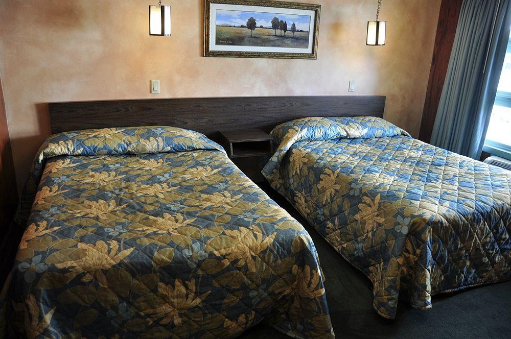 O'Sullivan'S Motel Lac George Extérieur photo