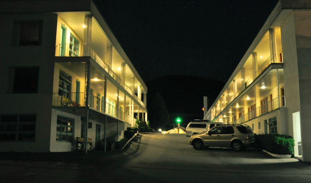 O'Sullivan'S Motel Lac George Extérieur photo