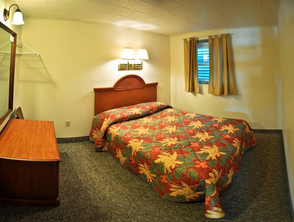 O'Sullivan'S Motel Lac George Extérieur photo