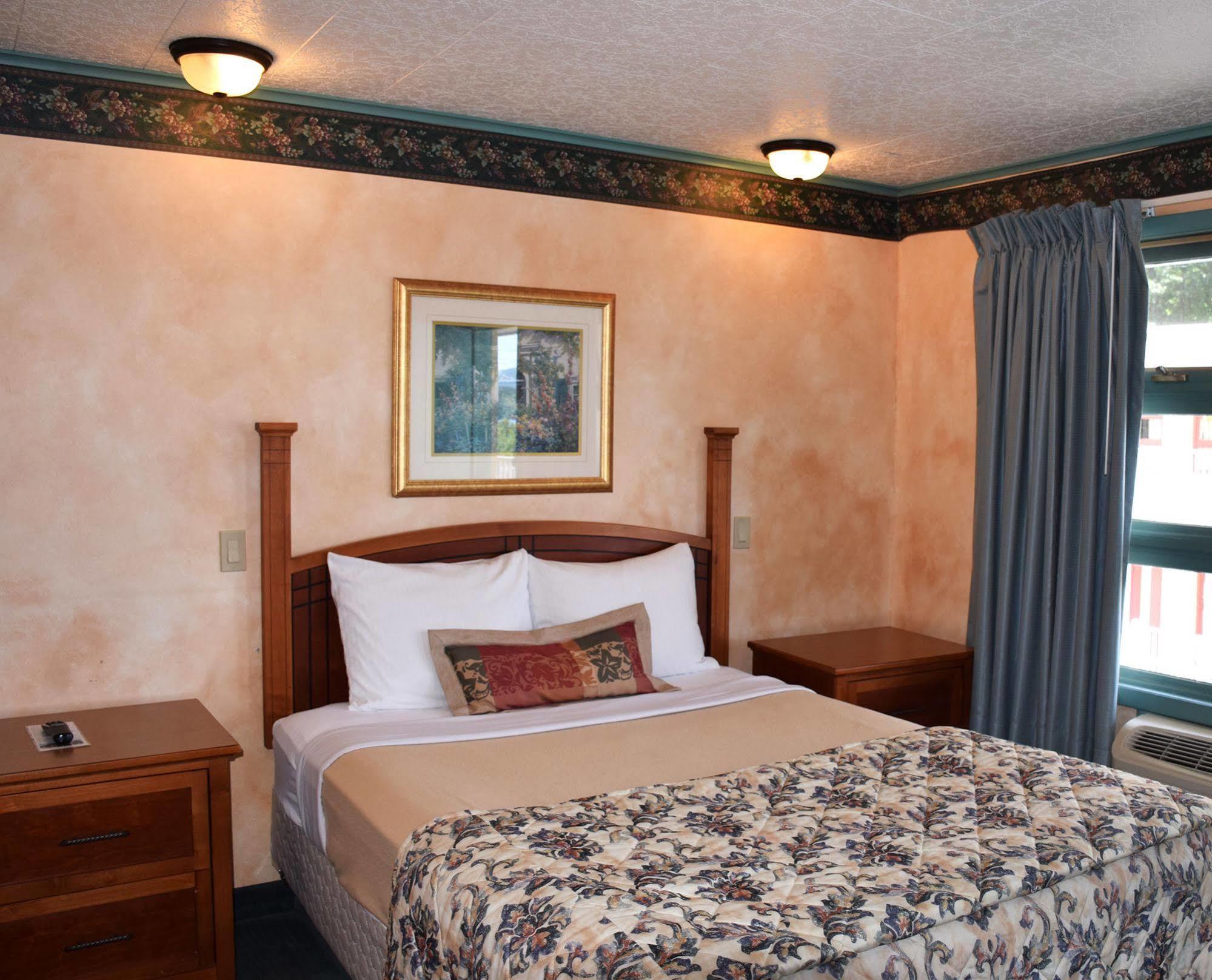 O'Sullivan'S Motel Lac George Extérieur photo