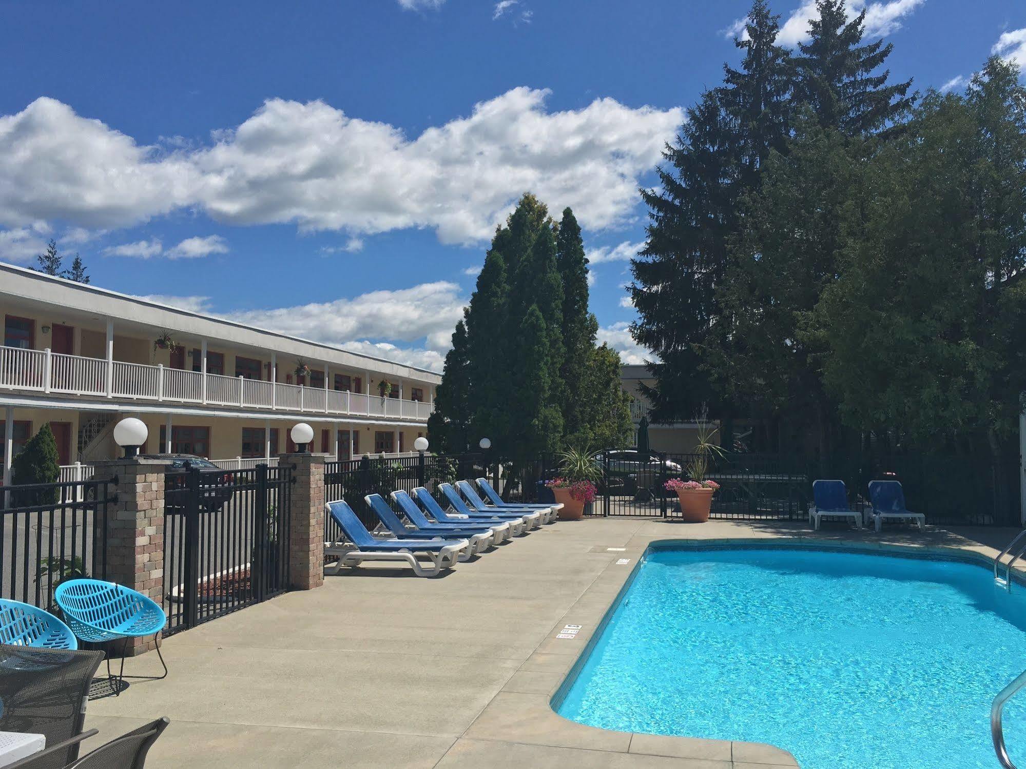O'Sullivan'S Motel Lac George Extérieur photo