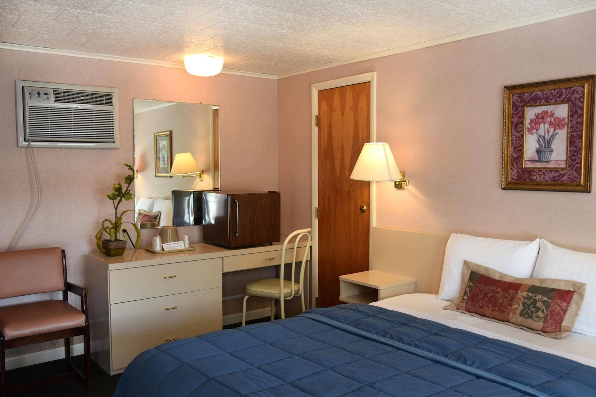 O'Sullivan'S Motel Lac George Extérieur photo