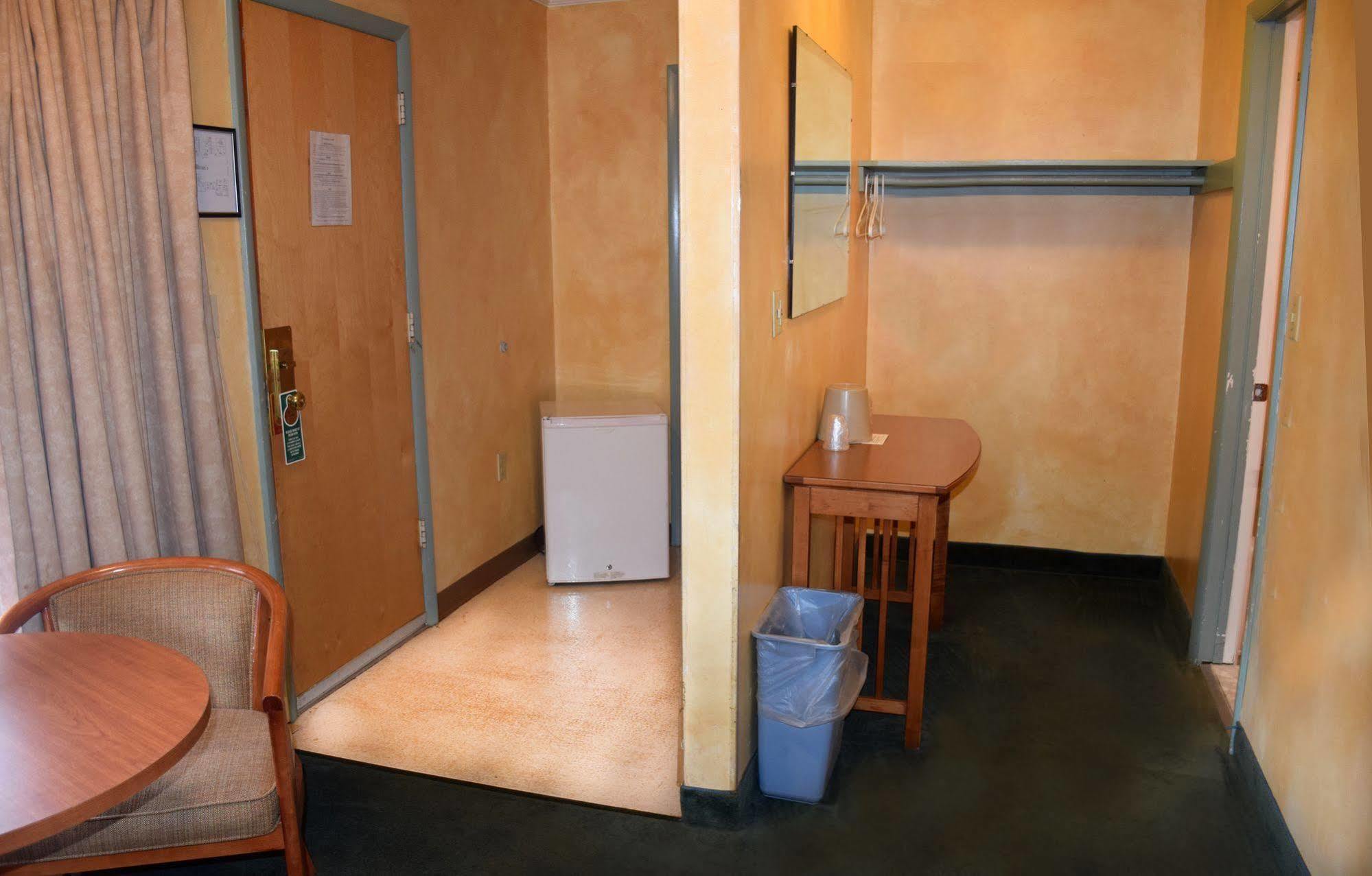 O'Sullivan'S Motel Lac George Extérieur photo